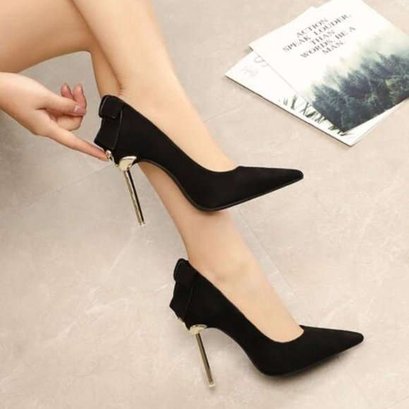 A pair of high heels - Picture 3 of 3